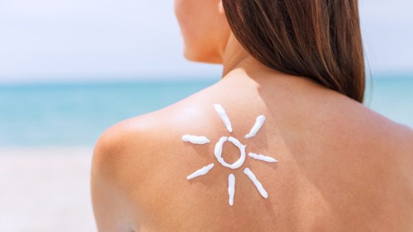 10 Rekomendasi Sunscreen Terbaik Untuk Kulit Berminyak