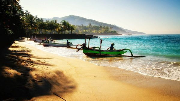 Inilah 5 pantai yang masih sepi di Bali